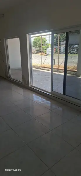 Local Comercial  en avenida