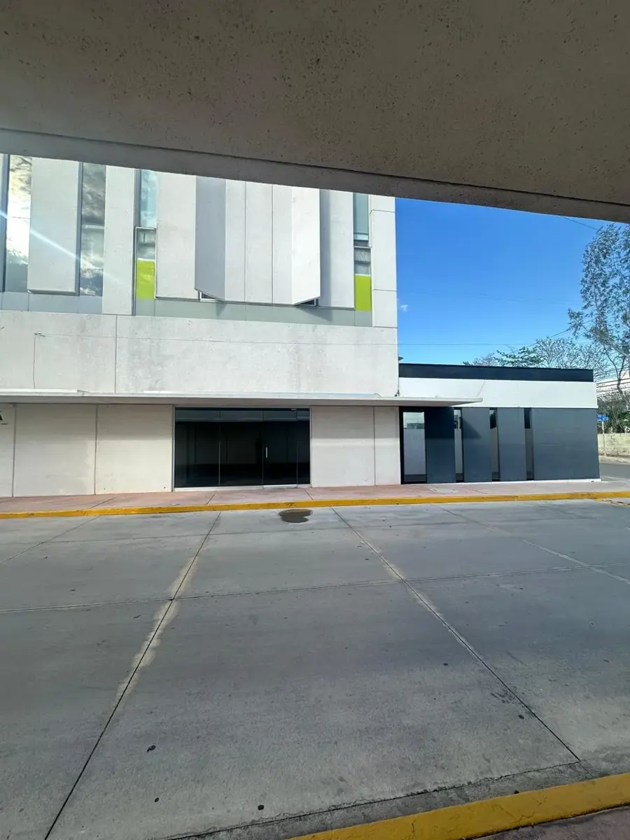 Local en renta en Montebello, Mérida — foto 1 de 7