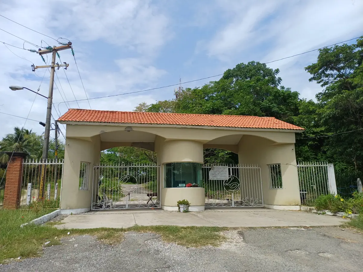Terreno en venta en Coronel Traconis 1ra. Sección (La Isla), Centro — foto 1 de 10