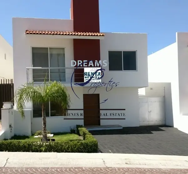 Casa en Venta en Residencial Cumbres del Lago Juriquilla con Una Excelente Ubicación y Espac