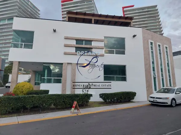 Casa en Venta Dentro de Condominio Privado con Seguridad y Casa Club en la Zona de Centro Sur