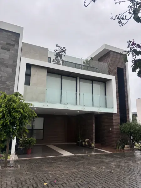 Casa en Renta en Lomas de Angelópolis, San Andrés Cholula: Seguridad y Comodidad