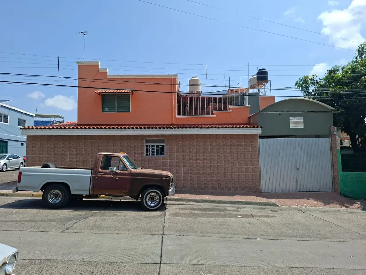 Casa en venta en Santa Elena Alcalde Poniente, Guadalajara — foto 1 de 19