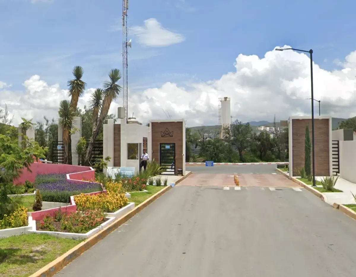 Casa en venta en Paseos de Chavarría, Mineral de la Reforma — foto 1 de 3