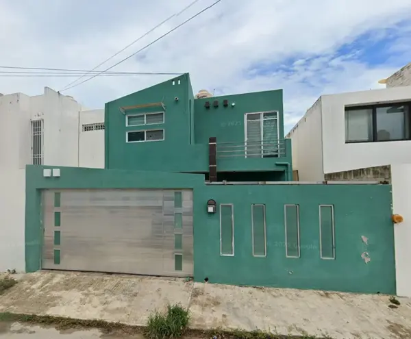 Casa en Venta en El Carmelo, Campeche: Espaciosa y Céntrica
