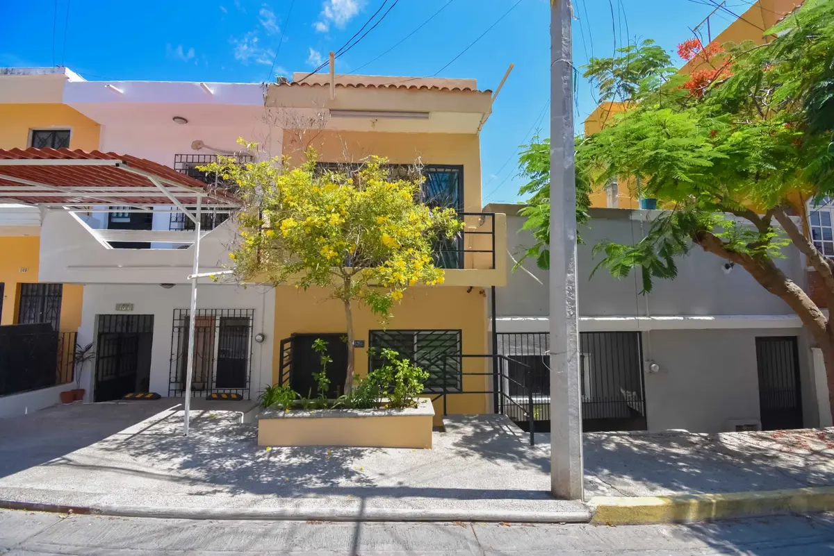 Casa en venta en Mazatlán Centro, Mazatlán — foto 1 de 47