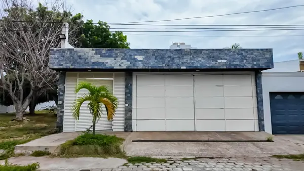 EXCLUSIVA RESIDENCIA EN VENTA CON ALBERCA  EN LOMAS DE MAZATLAN