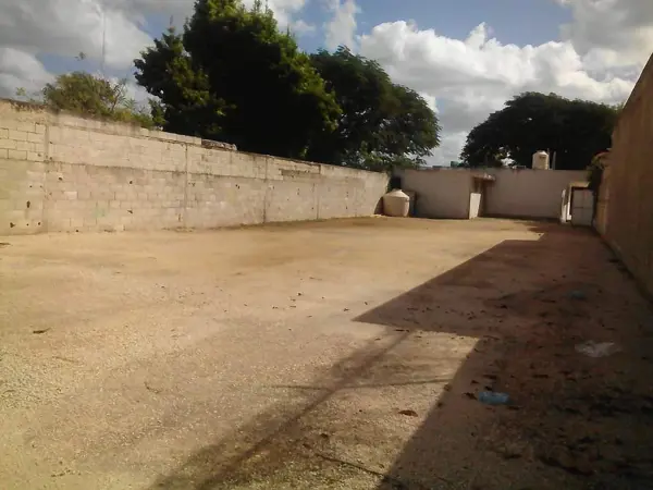 Terreno en renta en Mérida con bodega de 29m2, portón y bardeado