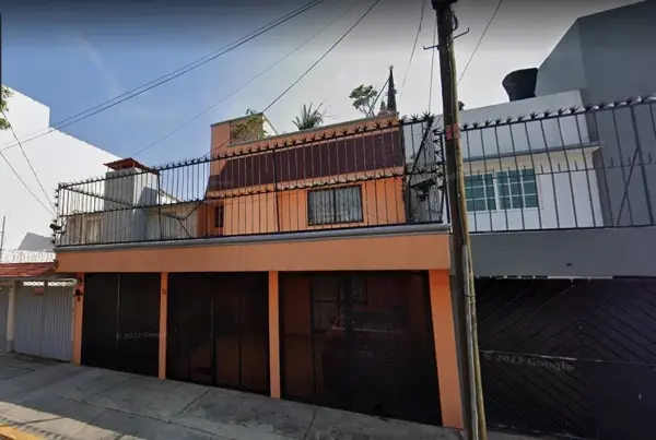 Venta de Casa en Lomas Estrella, Iztapalapa con amplio jardín y 4 recámaras