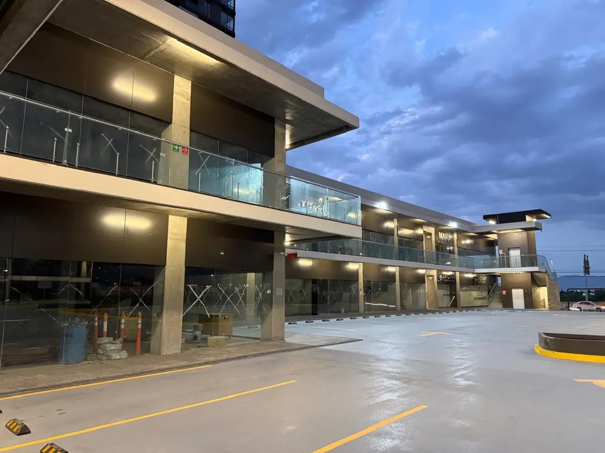 Local comercial en renta – Plaza comercial sobre Blvd. Nazario, Saltillo Local comercial en renta – Plaza comercial sobre Blvd. Nazario, Saltillo