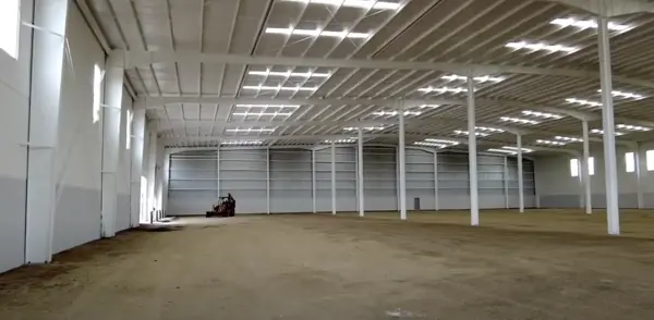 NAVE INDUSTRIAL EN PUERTO INTERIOR