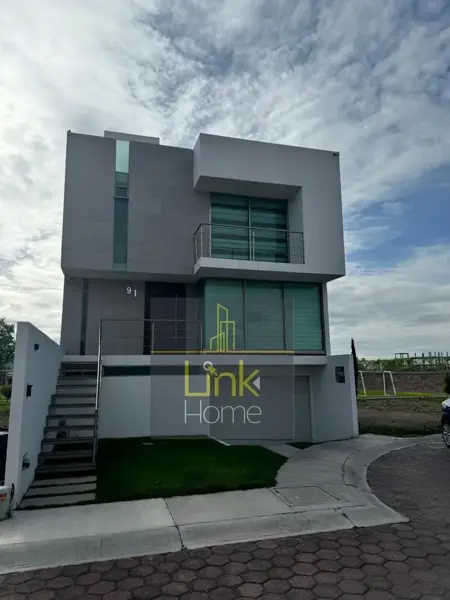 Casa de dos pisos a la venta en Pachuca de Soto