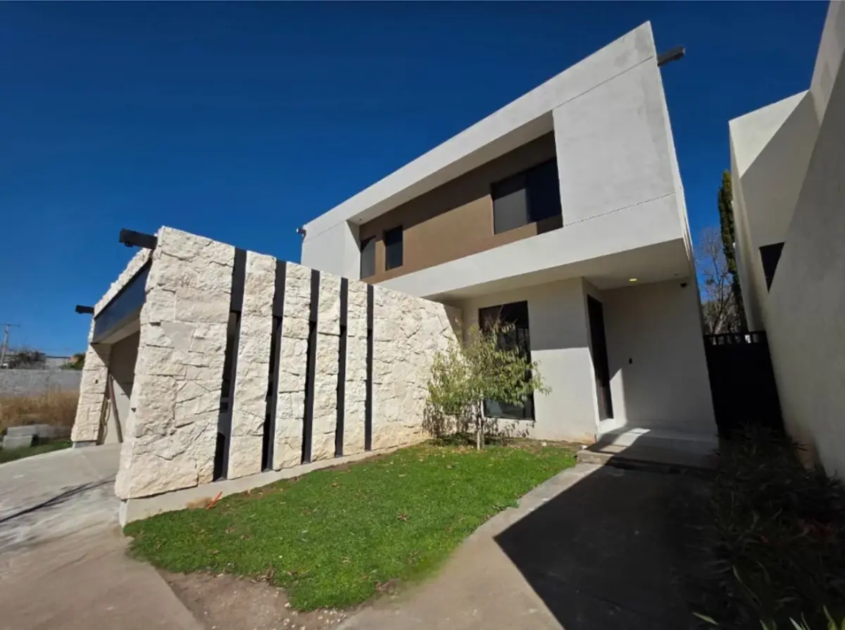 Casa en venta en Nogalar del Campestre, Saltillo — foto 1 de 13