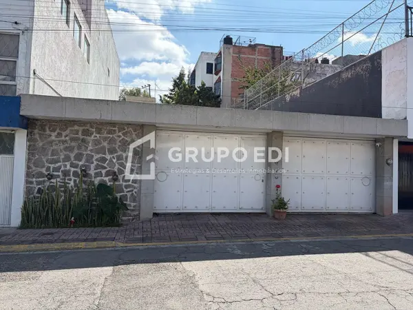 Casa en Venta a Una Calle de Plaza Cristal