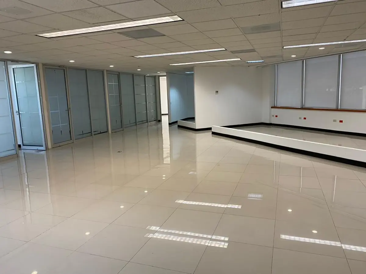 Oficina en Renta en Valle Del Campestre de 445 m2, con 7 privados y 9 cajones de estacionamiento. Oficina en Renta en Valle Del Campestre de 445 m2, con 7 privados y 9 cajones de estacionamiento.