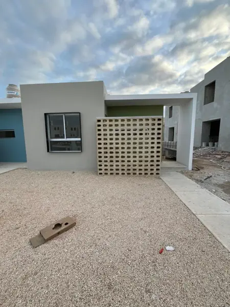 CASA EN VENTA EN MERIDA, EN KANASIN DE 2 RECAMARAS Y UN PISO