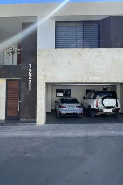 Residencia en Venta - privada del Sol.