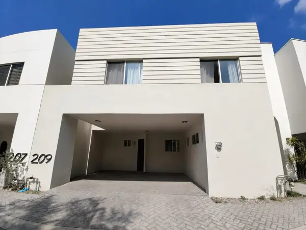 Renta de Casa en Santa Catarina  EN VENTANAS DE LA HUASTECA cerca UDEM , VALLE PONIENTE
