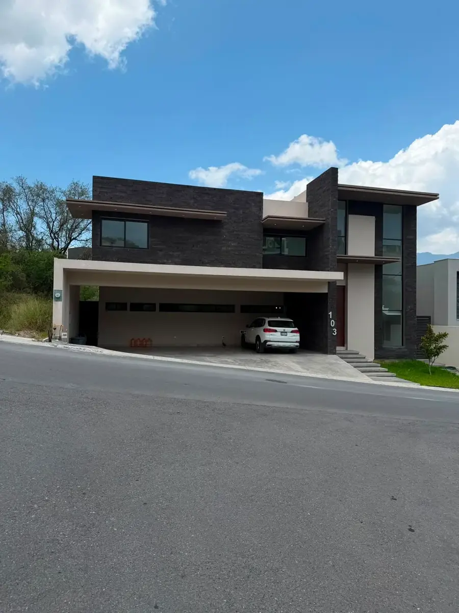 CASA EN VENTA CARRETERA NACIONAL MONTERREY CASA EN VENTA CARRETERA NACIONAL MONTERREY