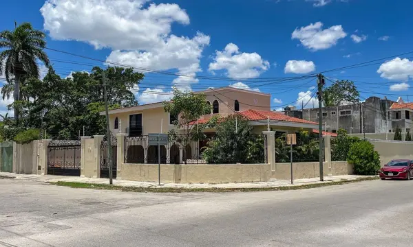 Casa en Venta en UBICACIÓN PREMIUM Col. México en Esquina