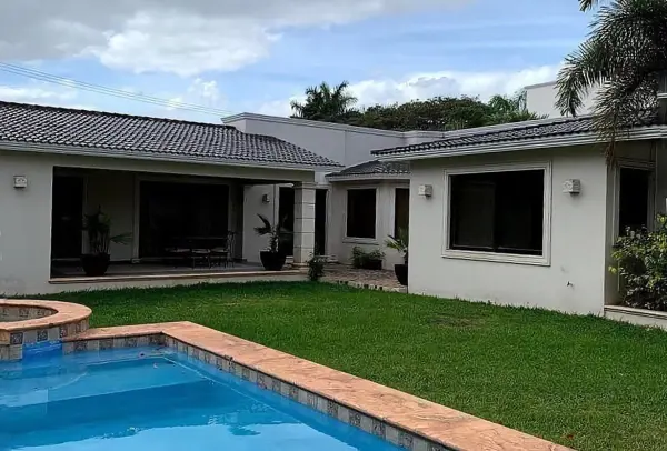 Casa de Una Planta 1,050 m2 en Venta de Inversión en Villas del Sol