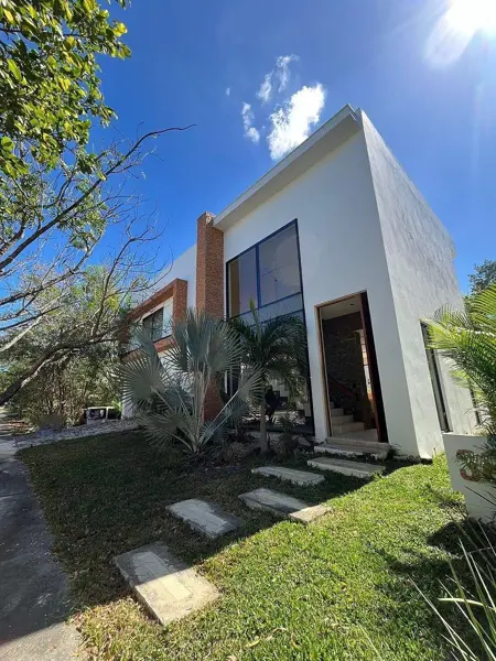 Casa en Venta en Privada Kutz en Yucatán Country Club