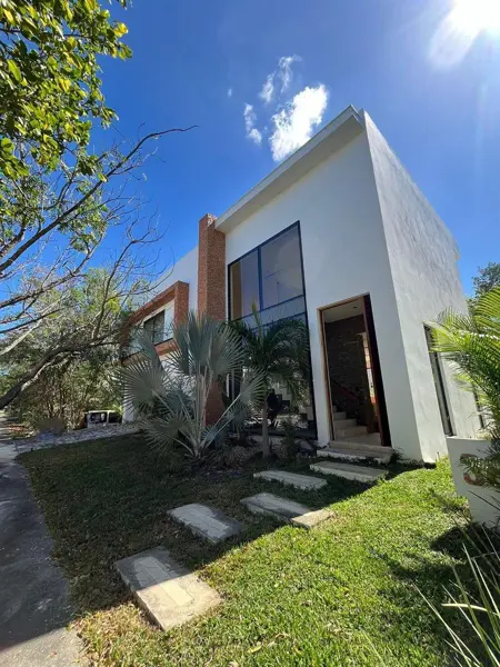 Casa en Venta en Privada Kutz en Yucatán Country Club