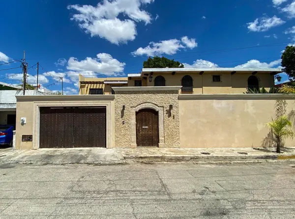 Residencia de lujo, completamente remodelada en Venta en Itzimná