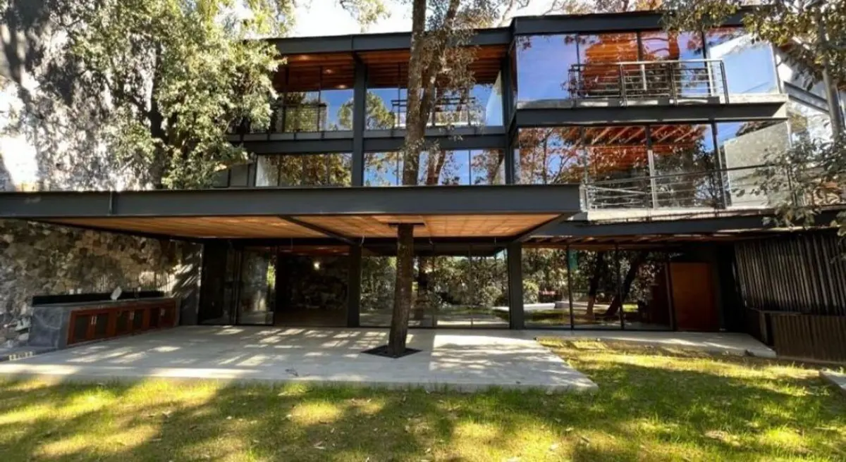 Casa en venta en Avandaro, Valle de Bravo — foto 1 de 30