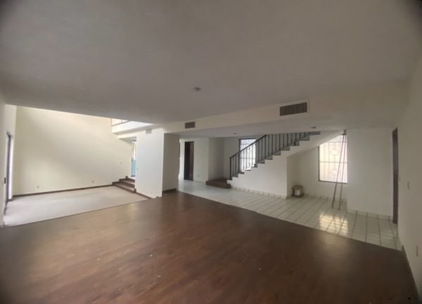 —Casa en RENTA ideal para oficinas ubicada en Col. San Isidro—
