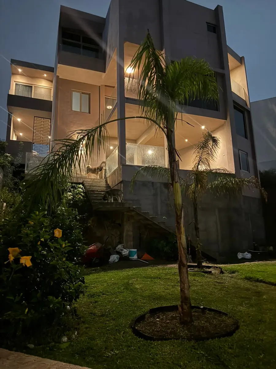 Casa en venta en Loma Bonita, Monterrey — foto 1 de 9