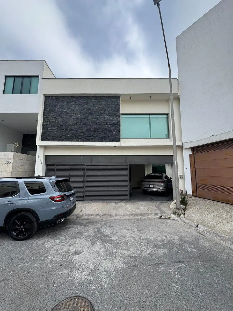Espectacular Casa en Venta en Zona Cumbres – Privada Las Aves Espectacular Casa en Venta en Zona Cumbres – Privada Las Aves