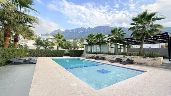 Casa en venta en Novelia, García — foto 2 de 25