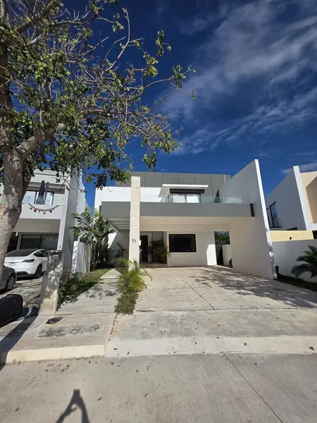 Casa en Venta en Privada Única Living con 35 Paneles Solares