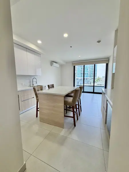 Departamento en Venta con Amenidades Modernas Torre West, Vía Cordillera