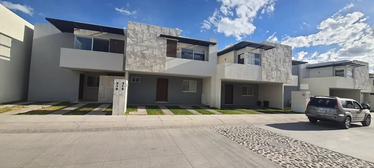 Casa en renta en Vivanta, Jesús María — foto 1 de 46