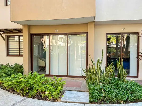 Condominio de 2 Recámaras con Lock-Off en Cerritos