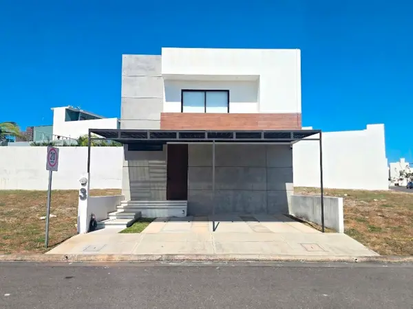 VENDO CASA EN LA RIVIERA VERACRUZ CON HABITACION CON BAÑO Y CLOSET EN PLANTA BAJA