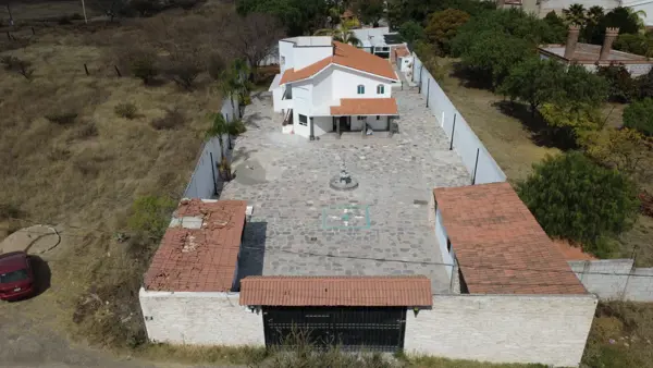 FINCA EN VENTA  LA SOLANA QUERETARO A 10 MINUTOS DE JURIQUILLA 1700 m2