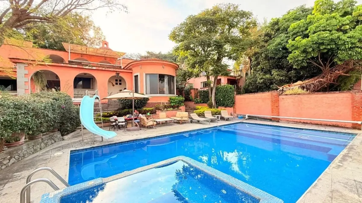 Casa en venta en Lomas de Atzingo, Cuernavaca — foto 1 de 14