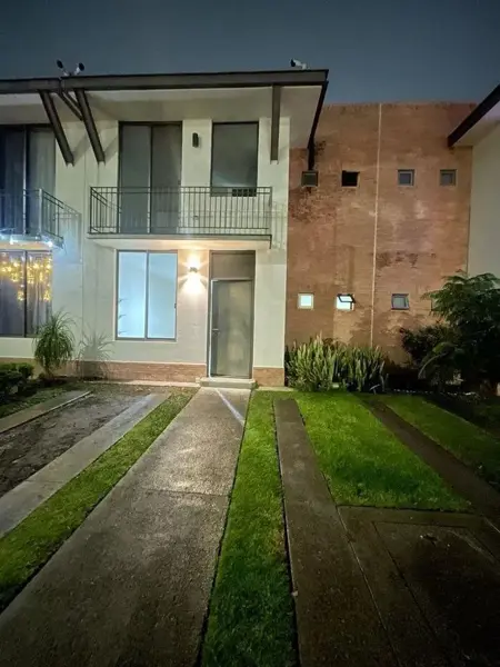 CASA EN VENTA: PUERTA DE PIEDRA