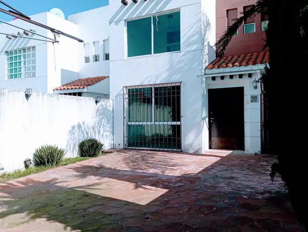 Casa en renta en Fraccionamiento Bonanza a 15 minutos de Galerías Metepec