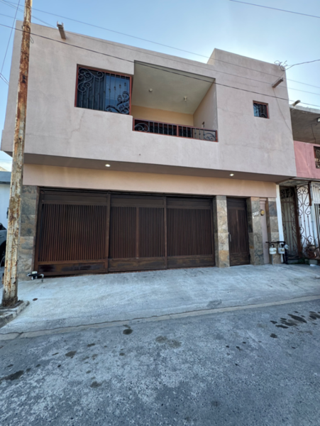 Casa Amplia en Venta en Lomas Modelo, Mty en 3.15MDP