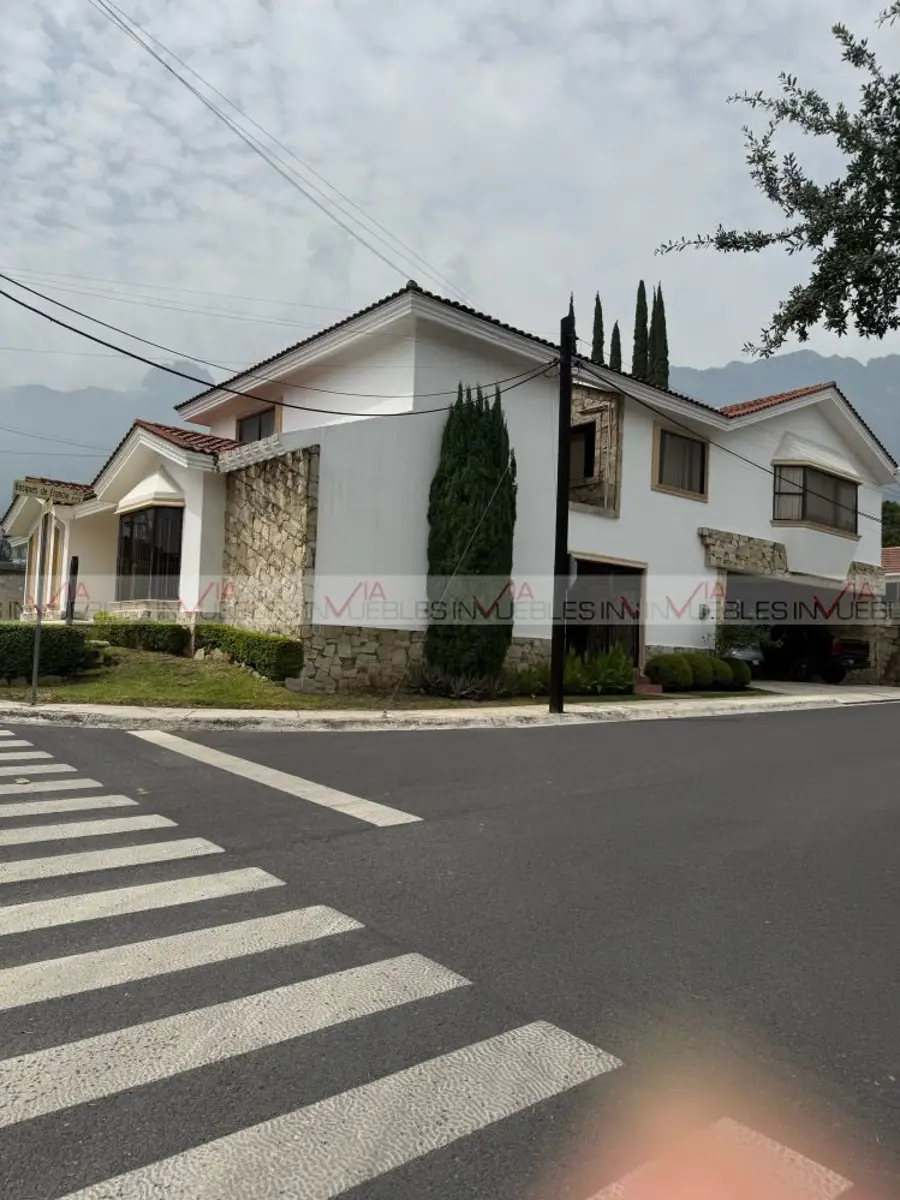 Casa en venta en Bosques del Valle, San Pedro Garza García — foto 1 de 28