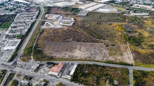 AMPLIO TERRENO COMERCIAL PARA VENTA O RENTA CON ALTO FLUJO VEHICULAR EN H.MATAMOROS, TAMPS.