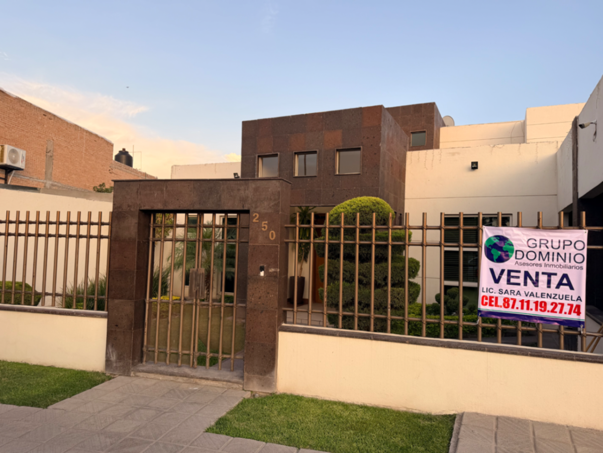 Casa en Venta en Las Rosas, Gómez Palacio - Amplia y Bien Ubicada Casa en Venta en Las Rosas, Gómez Palacio - Amplia y Bien Ubicada