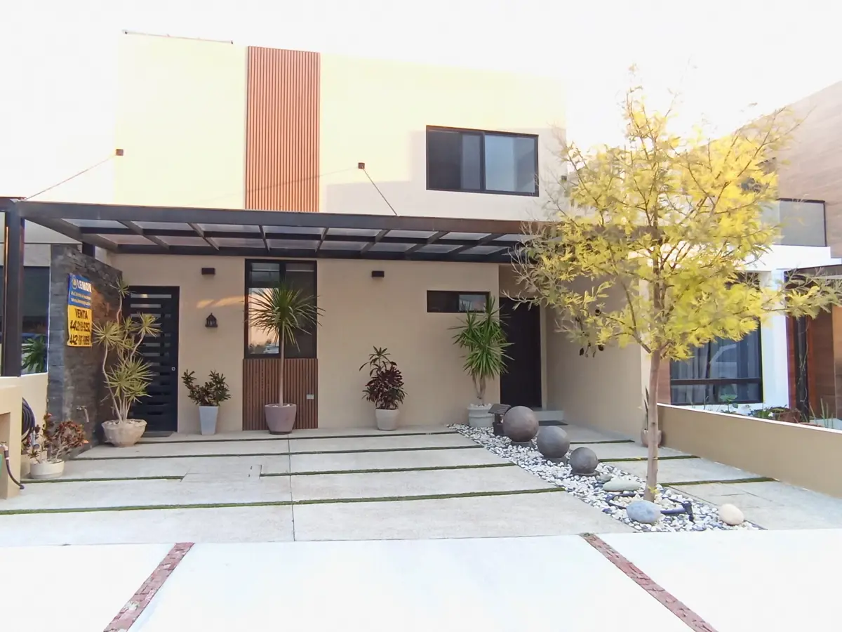 Casa en venta en Cañadas del Arroyo, Corregidora — foto 1 de 17