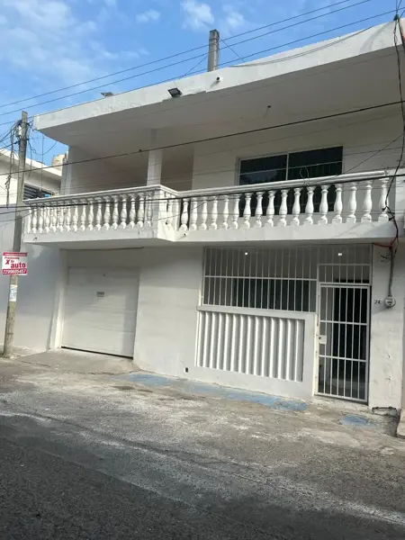 VENDO CASA CERCA DE DIAZ MIRON Y DE PARQUE ZAMORA