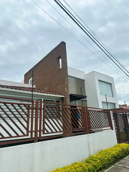 RENTA DE CASA CON 3 RECAMARAS EN FRACC. JURIQUILLA MISIONES RC41