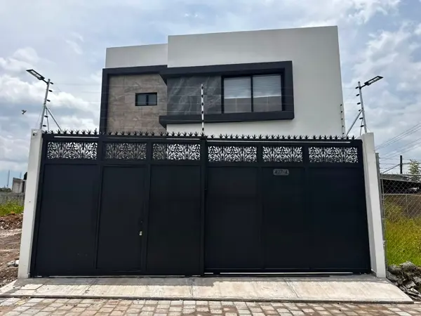 Casa en Venta en San Bernardino Tlaxcalancingo, San Andrés Cholula: Espaciosa Vivienda Familiar